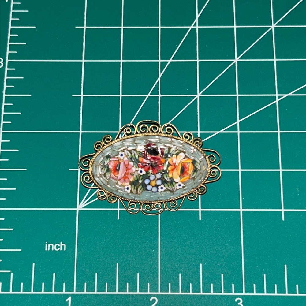 Beautiful vintage floral micro mosaic pin/brooch